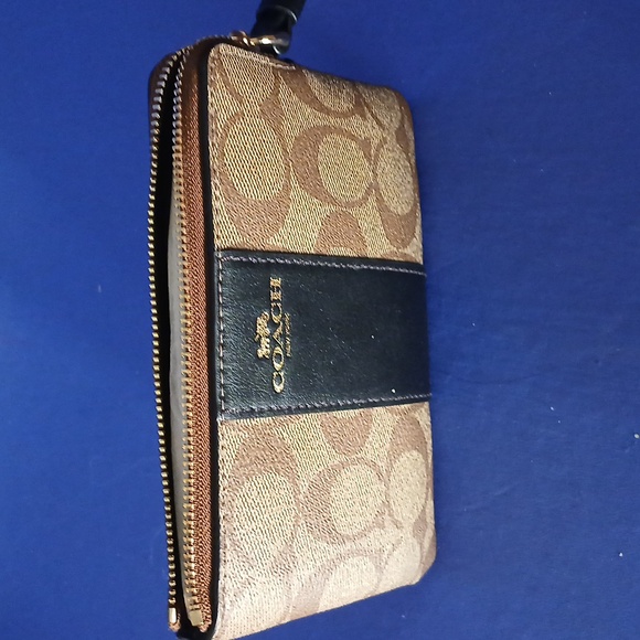 NWT Coach Coin Purse Wristlet Brown Signature Pattern - Picture 5 of 5